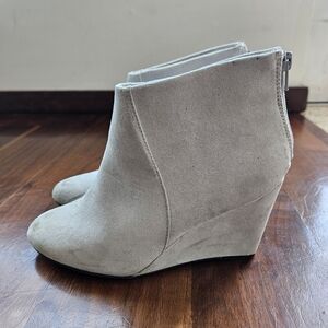 🤍faux suede off white booties🤍